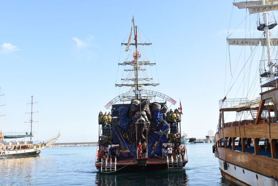 Alanya City Tour from city of Side Whit Luch - On the Water Along Alanya Coastline: The 1-Hour Harbour Boat Trip